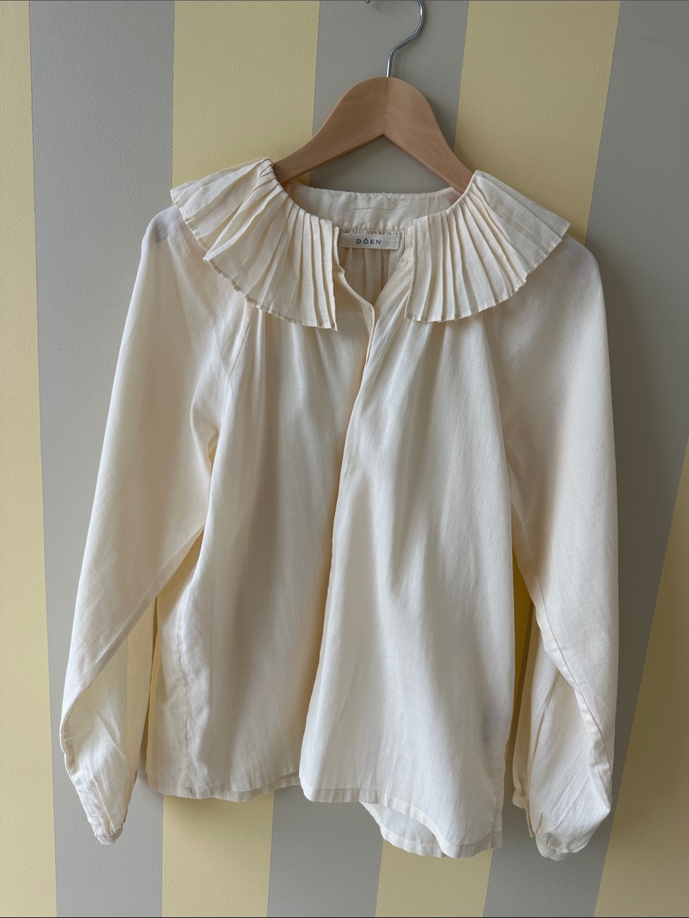 Doen Cream Pleated Ruffle Collar shirt